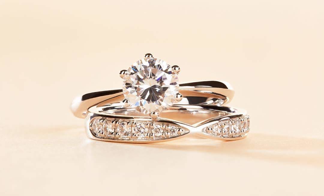 mua nhẫn đính hôn kim cương
